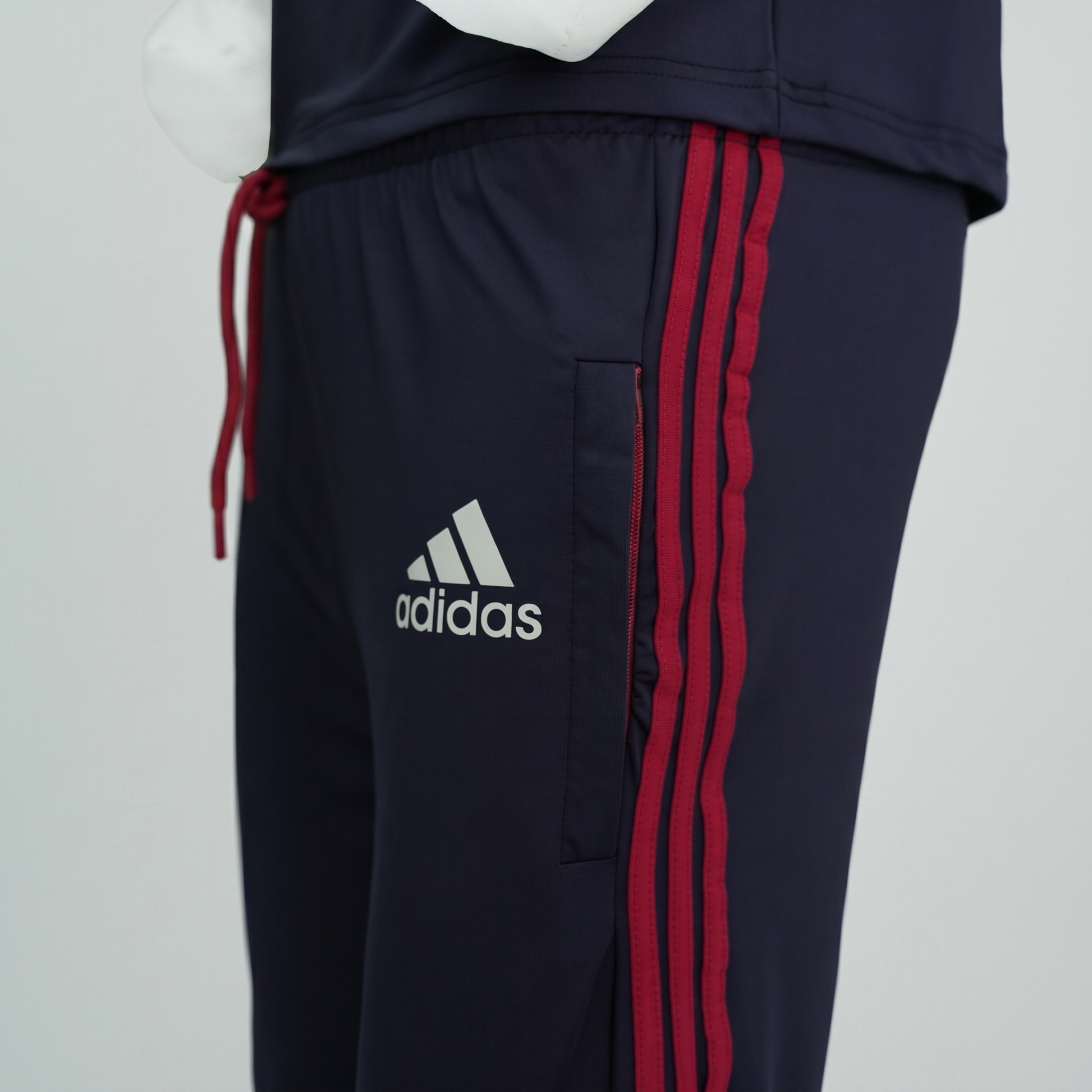 Premium breathable navy athletic fabric - Pearl high-performance gym wear