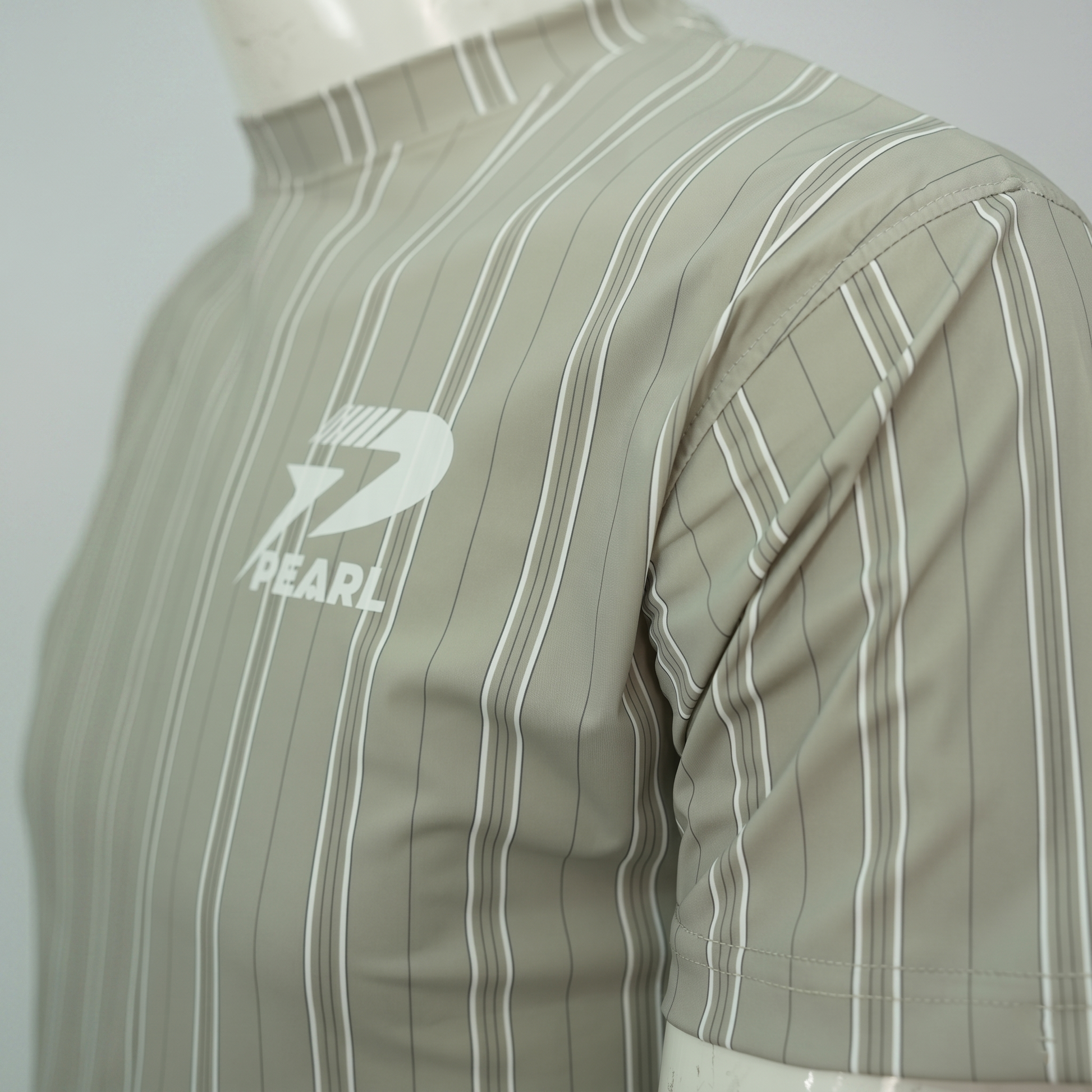 Close-up of breathable weeping willow athletic fabric - Pearl gym kit